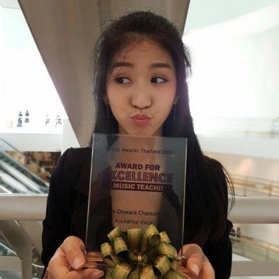 รูปครู Onwara สอน ร้องเพลง