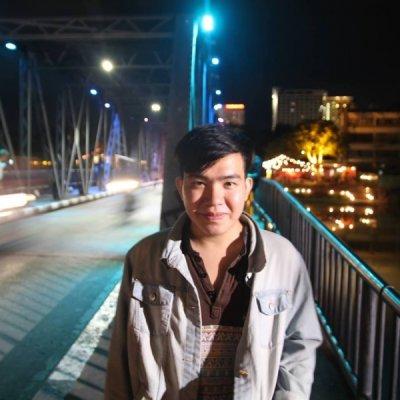 รูปครู Jimmy สอน กีตาร์ / เปียโน / ร้องเพลง / Bass / กลอง / อูคูเลเล่