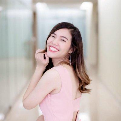 รูปครู กัณฑิพาพิมพ์ สอน เปียโน / ร้องเพลง / อูคูเลเล่